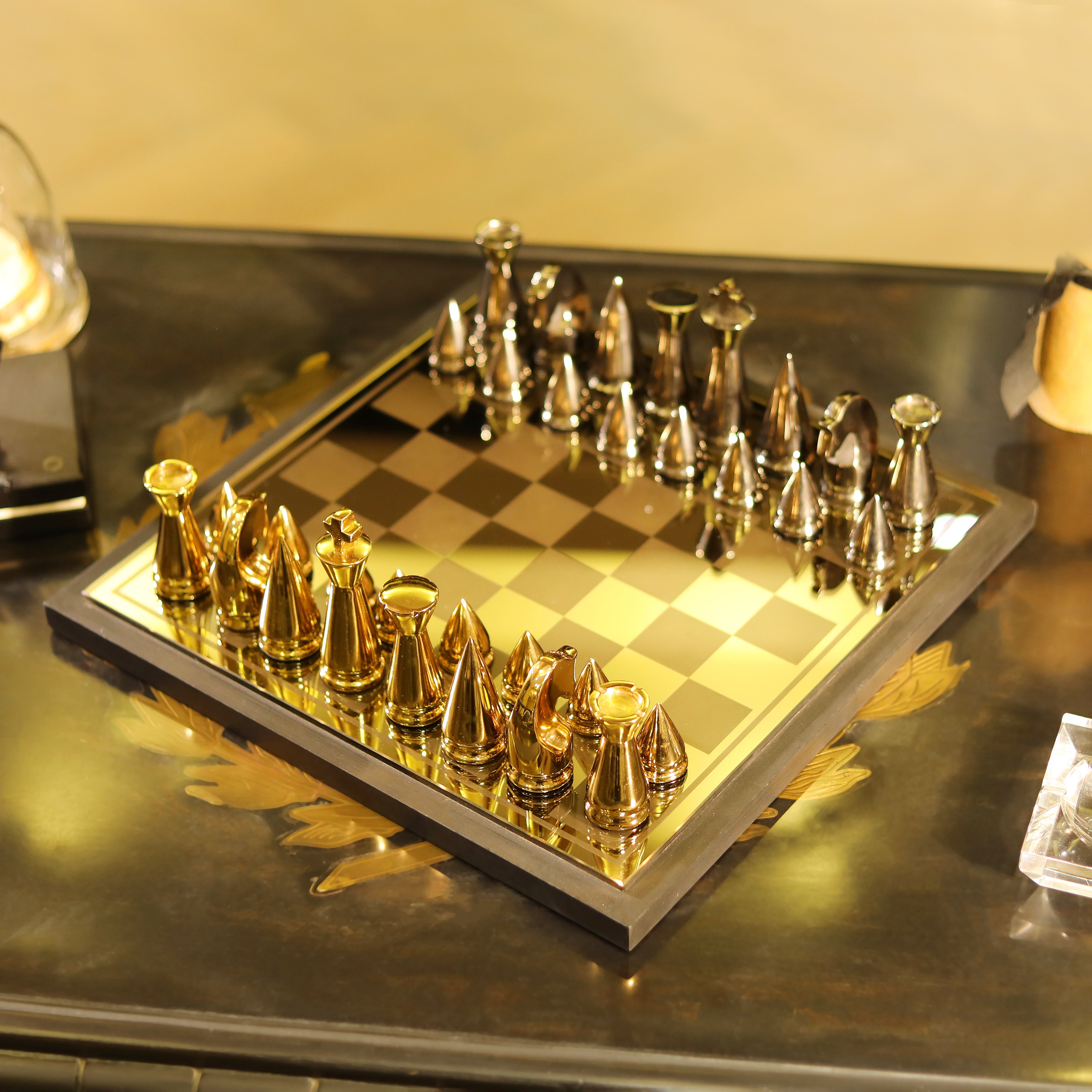 Crest chess set